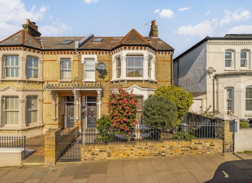 Properties for sale in Wakehurst Road - SW11 6DA view1