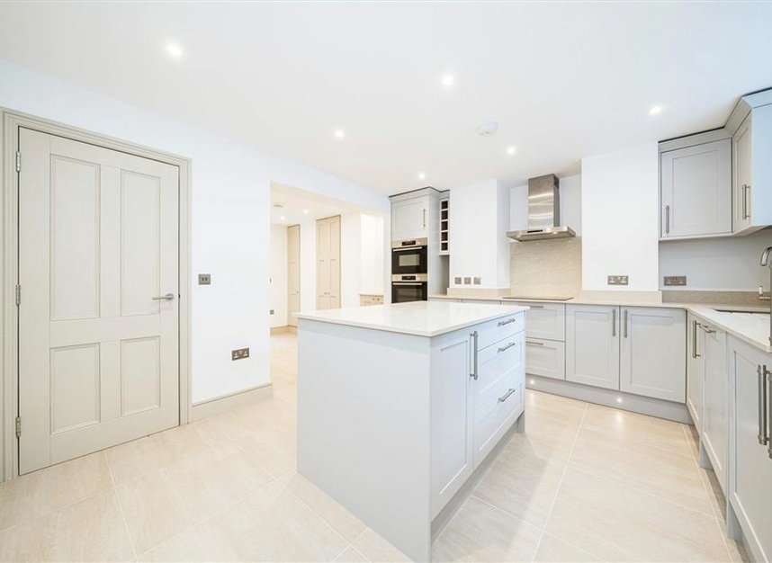 Properties for sale in Walnut Tree Walk - SE11 6DN view9