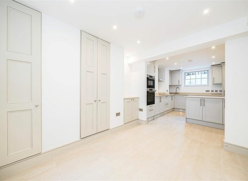 Properties for sale in Walnut Tree Walk - SE11 6DN view5