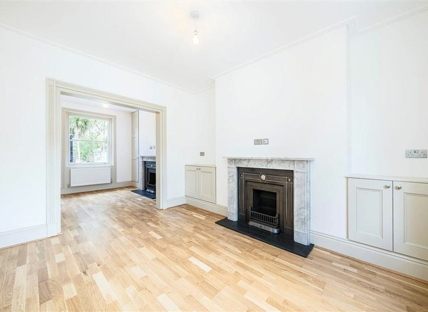 Properties for sale in Walnut Tree Walk - SE11 6DN view2