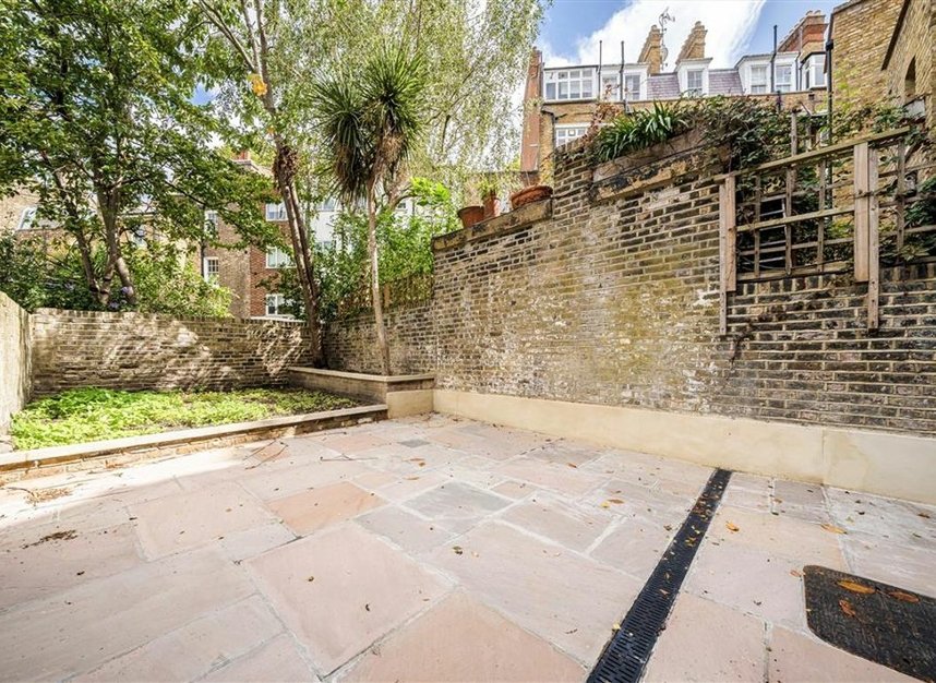 Properties for sale in Walnut Tree Walk - SE11 6DN view3