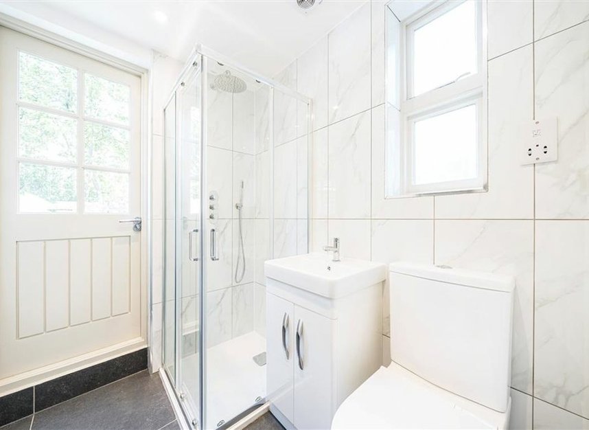 Properties for sale in Walnut Tree Walk - SE11 6DN view11