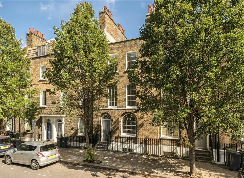 Properties for sale in Walnut Tree Walk - SE11 6DN view1