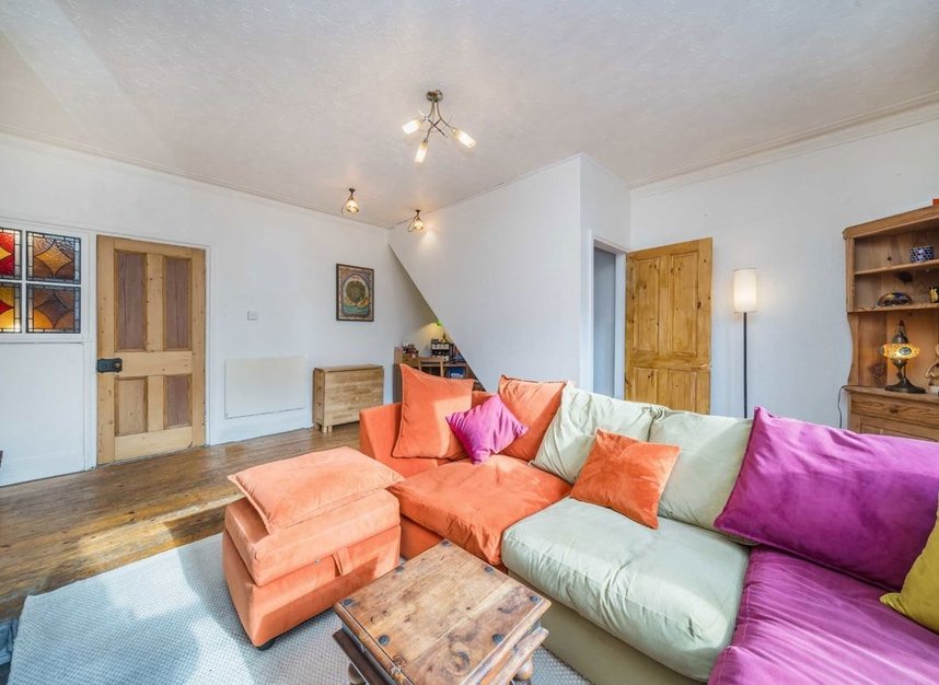 Properties for sale in Walton Road - KT8 0DT view3