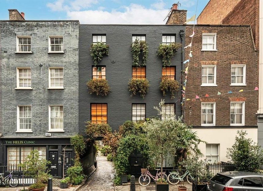 Properties for sale in Warren Mews - W1T 6AR view9