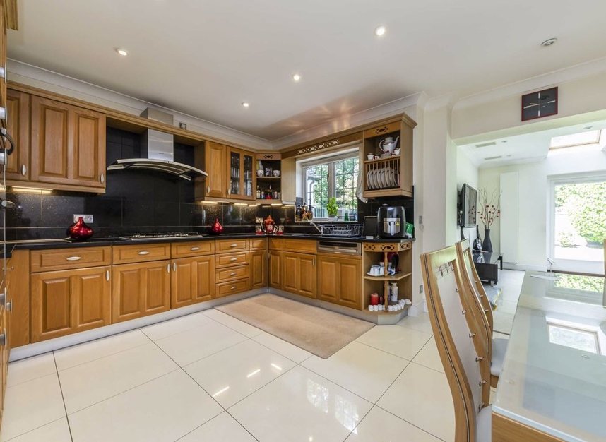 Properties for sale in Warwick Close - TW12 2TY view3