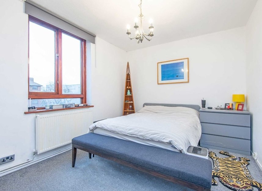 Flat for sale in Warwick Grove, London, E5 (Ref 215239) Dexters