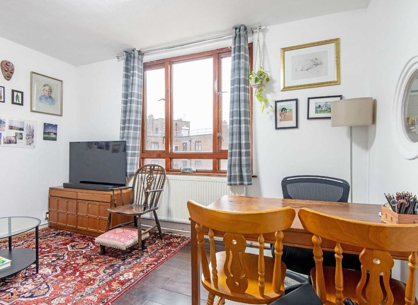 Flat for sale in Warwick Grove, London, E5 (Ref 215239) Dexters