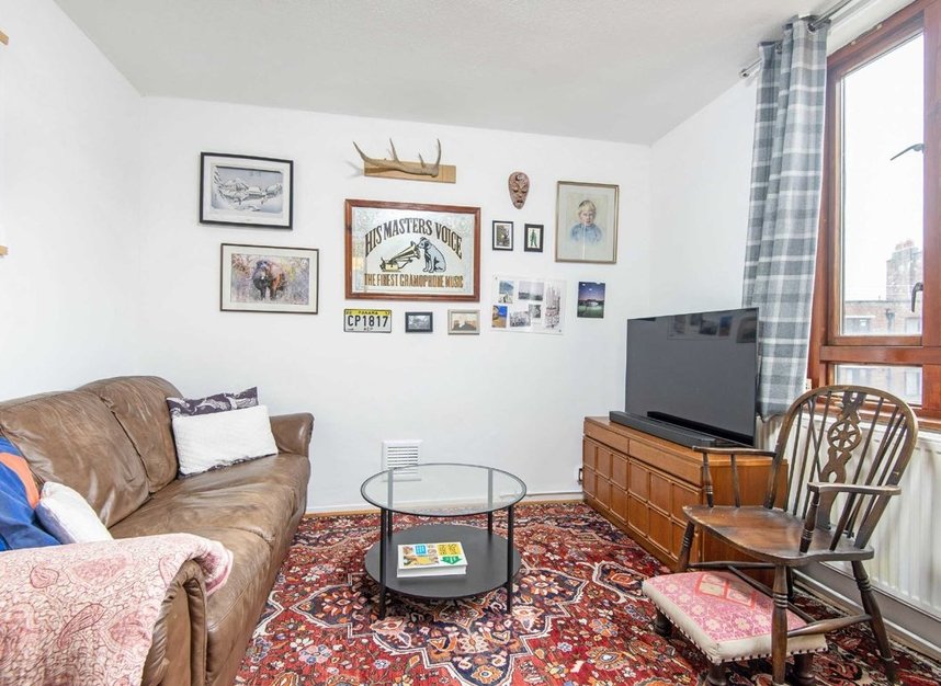 Flat for sale in Warwick Grove, London, E5 (Ref 215239) Dexters