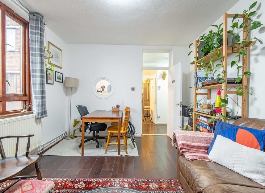 Flat for sale in Warwick Grove, London, E5 (Ref 215239) Dexters