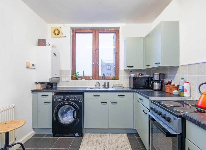 Flat for sale in Warwick Grove, London, E5 (Ref 215239) Dexters