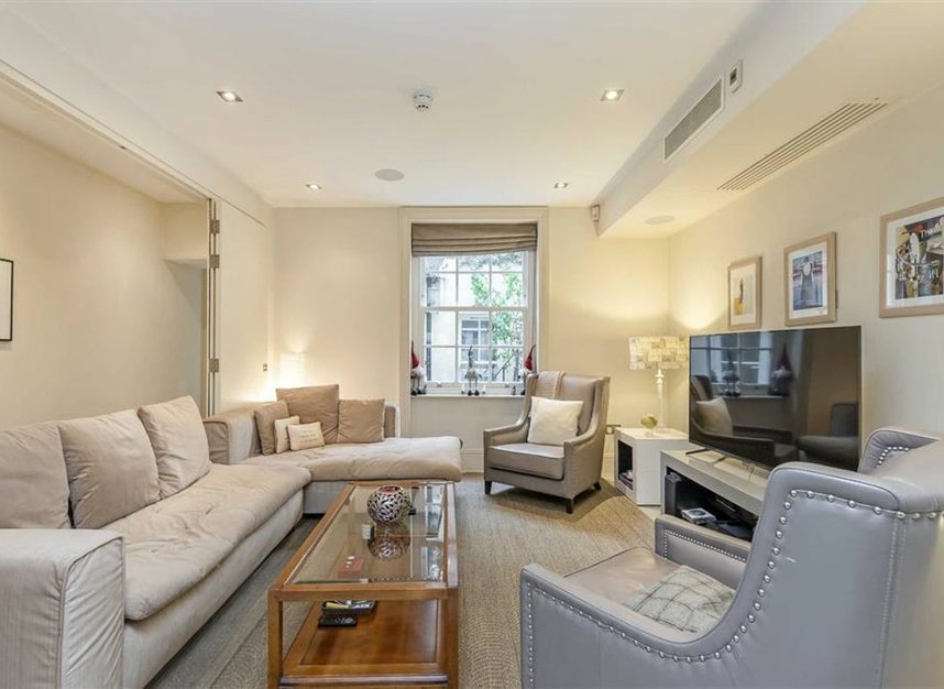 Properties for sale in Warwick Way - SW1V 1QL view2
