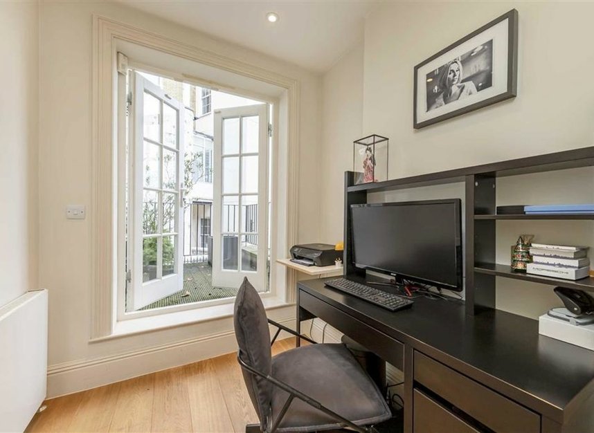 Properties for sale in Warwick Way - SW1V 1QL view8