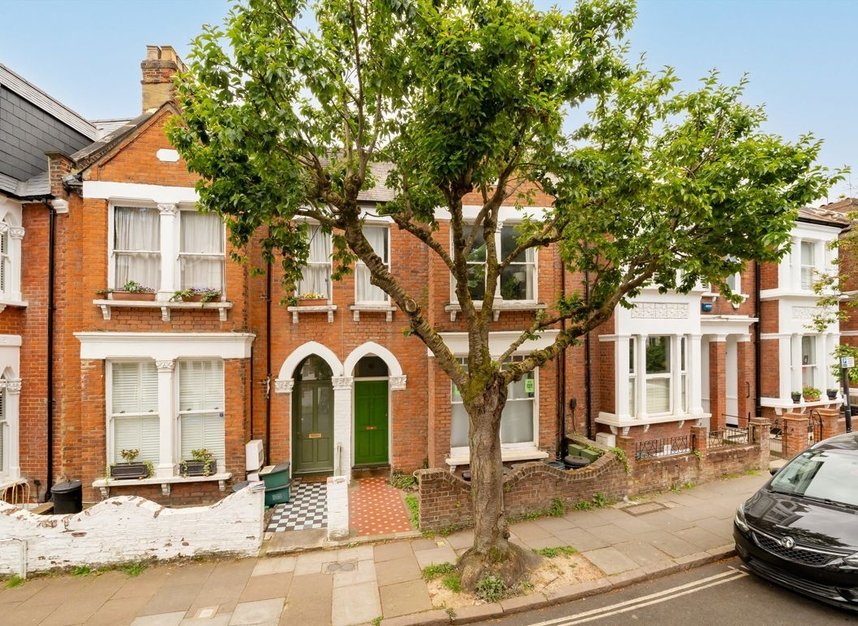 Properties for sale in Waterlow Road - N19 5NJ view1