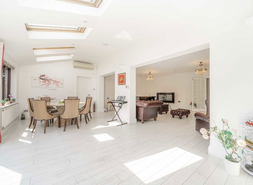 Properties for sale in Wensleydale Road - TW12 2LY view3