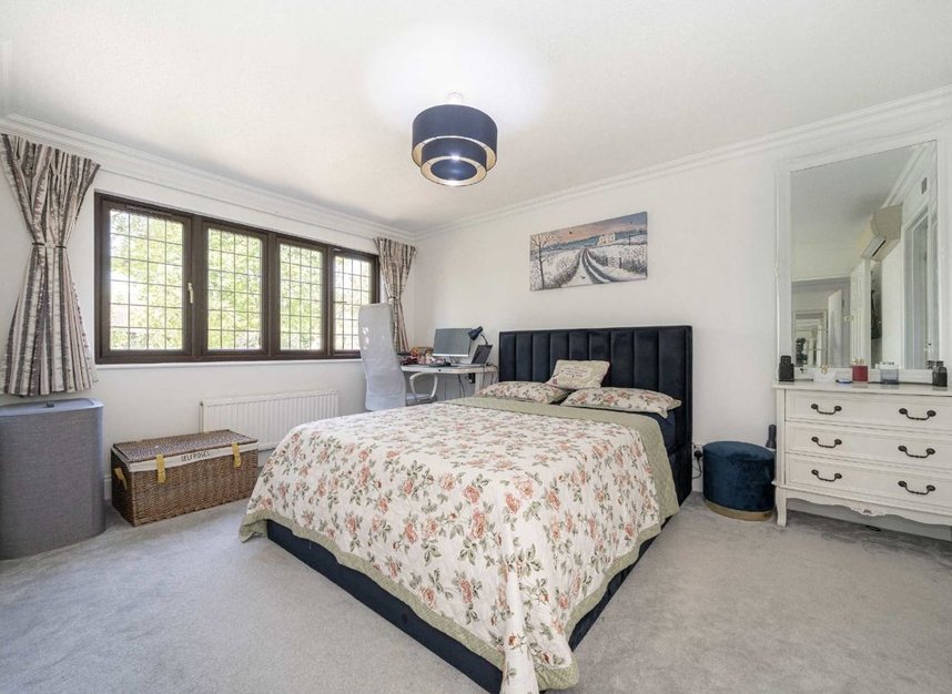 Properties for sale in Wensleydale Road - TW12 2LY view6