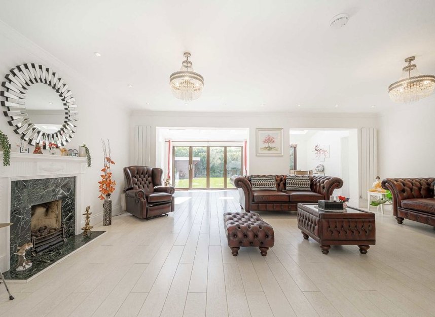 Properties for sale in Wensleydale Road - TW12 2LY view2