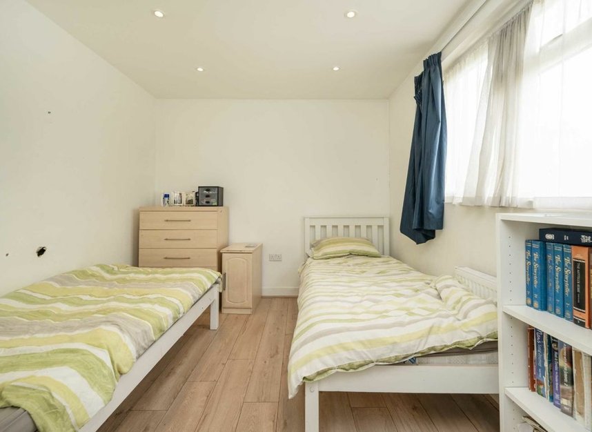 Properties for sale in Wentworth Park - N3 1YH view8