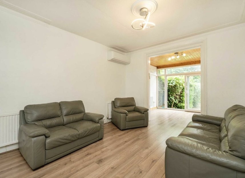 Properties for sale in Wentworth Park - N3 1YH view2