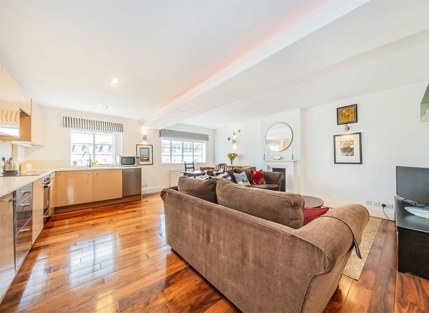 Properties for sale in Westbourne Crescent - W2 3DB view3