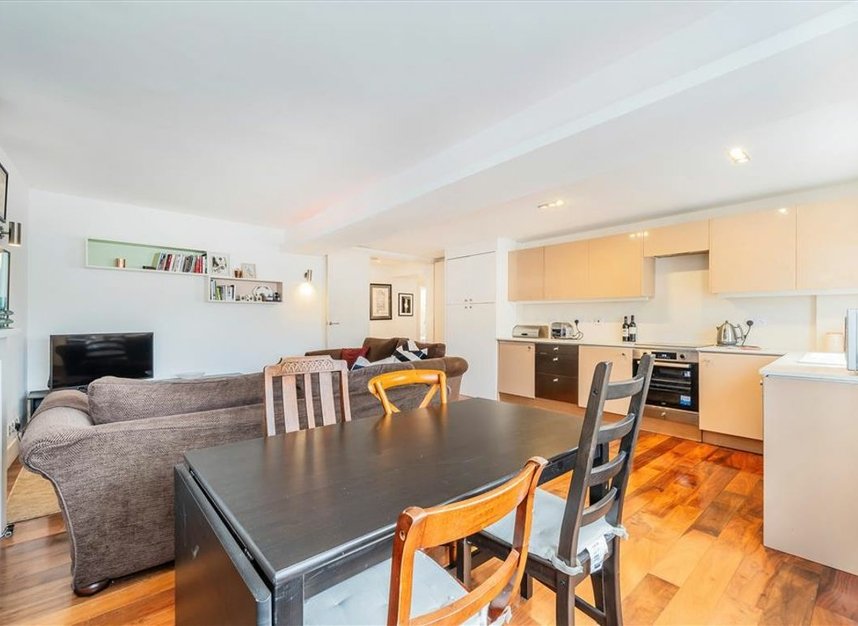 Properties for sale in Westbourne Crescent - W2 3DB view4