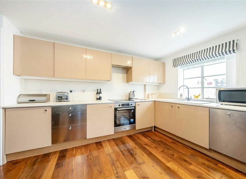 Properties for sale in Westbourne Crescent - W2 3DB view5