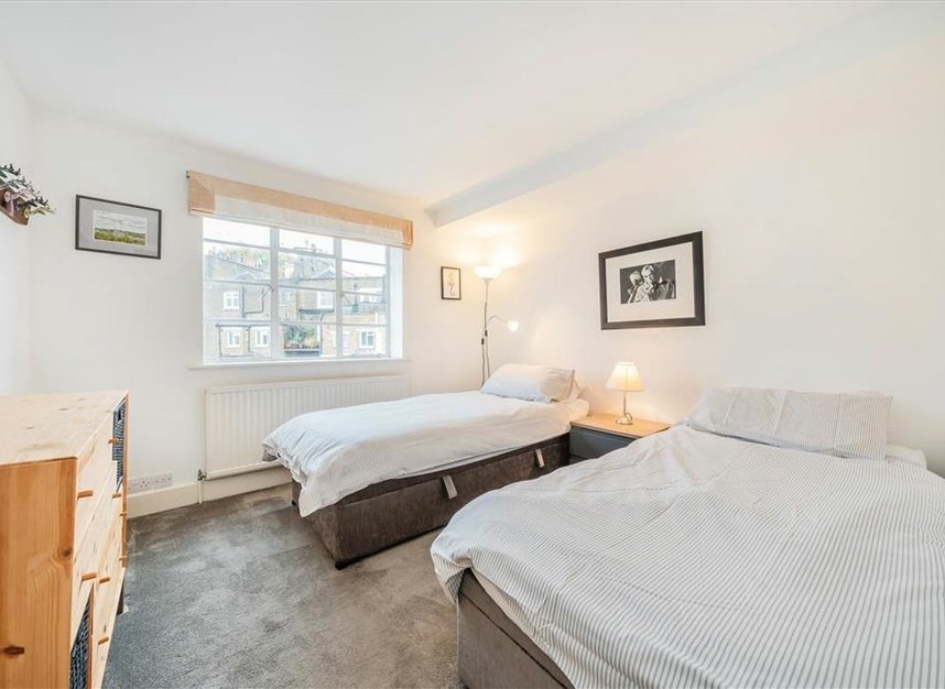 Properties for sale in Westbourne Crescent - W2 3DB view7