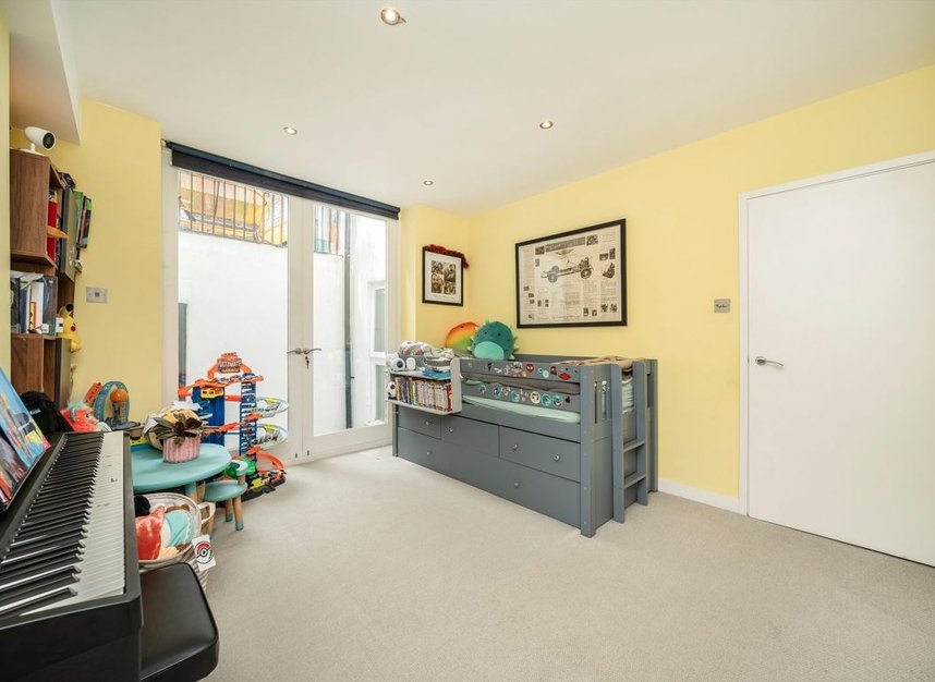 Properties for sale in Westbourne Road - N7 8AN view8