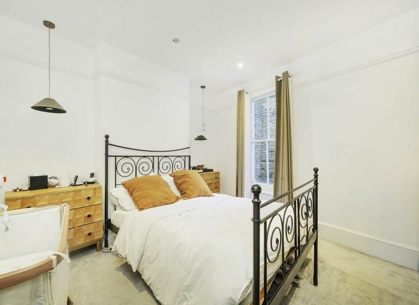 Properties for sale in Weston Road - W4 5NJ view4