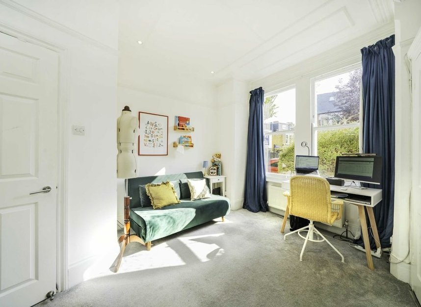 Properties for sale in Weston Road - W4 5NJ view6