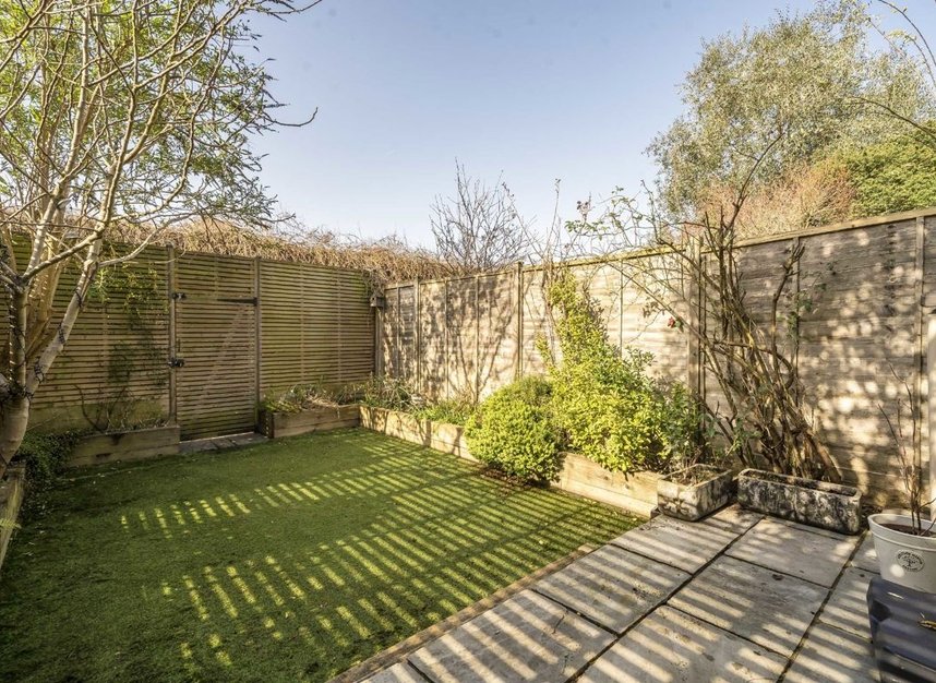 Properties for sale in Weston Road - W4 5NJ view8