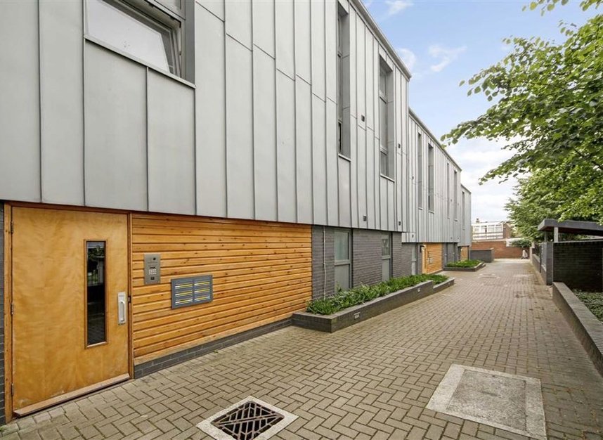 Properties for sale in Wharncliffe Mews - SW4 8DP view1