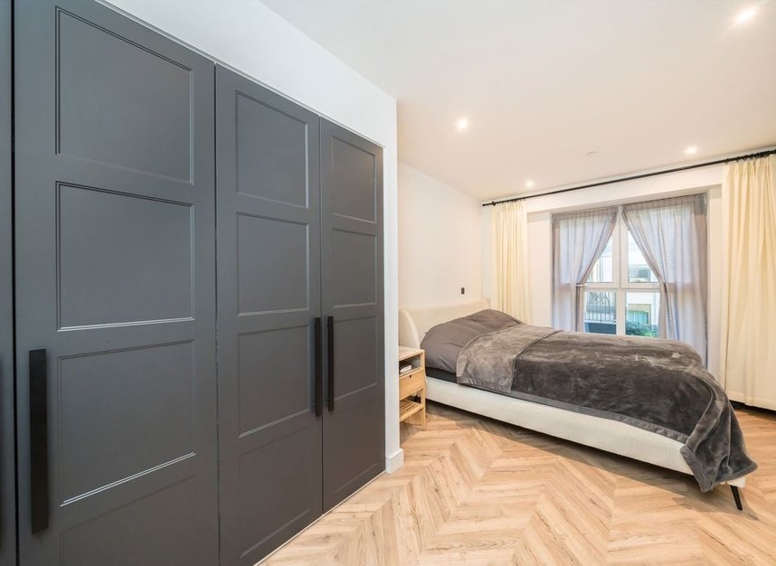 Properties for sale in Wheatfield Way - KT1 2TU view5