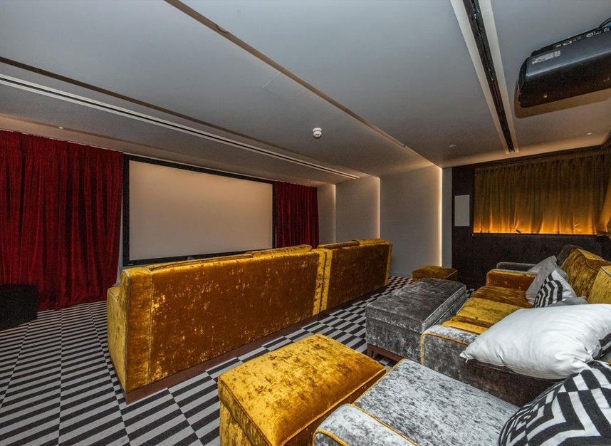 Properties for sale in Wheatfield Way - KT1 2TU view7