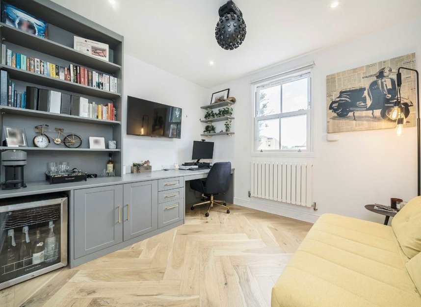 Properties for sale in Whitehall Gardens - W3 9RD view7