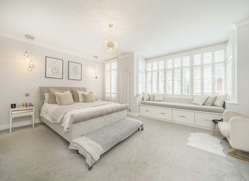 Properties for sale in Whitehall Gardens - W3 9RD view4