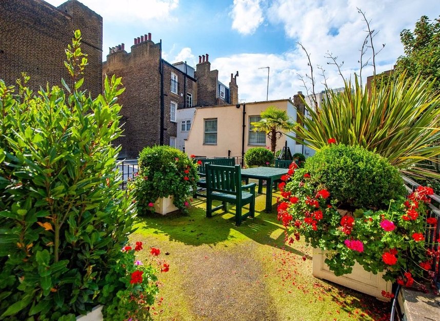 Properties for sale in Wilton Crescent - SW1X 8RN view11