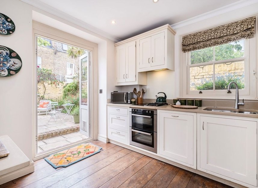 Properties for sale in Winchendon Road - SW6 5DR view4