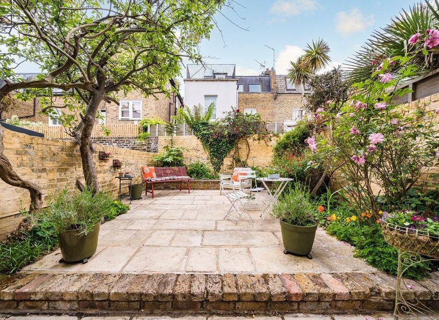 Properties for sale in Winchendon Road - SW6 5DR view3