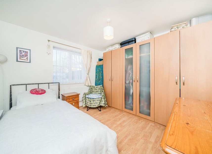 Properties for sale in Winery Lane - KT1 3GF view4