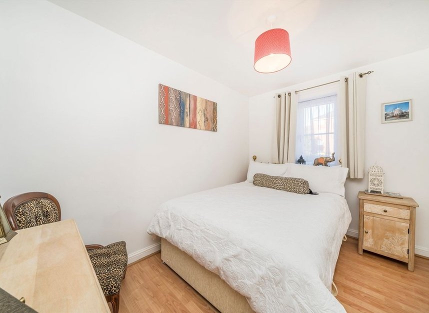 Properties for sale in Winery Lane - KT1 3GF view5