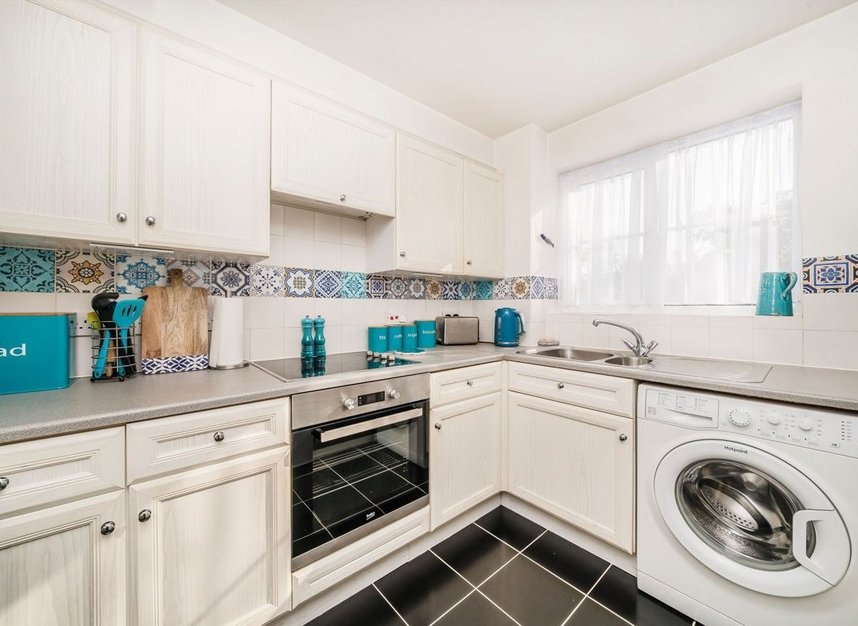 Properties for sale in Winery Lane - KT1 3GF view3
