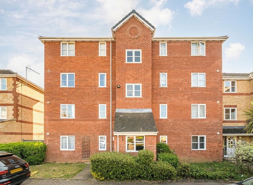 Properties for sale in Winery Lane - KT1 3GF view1