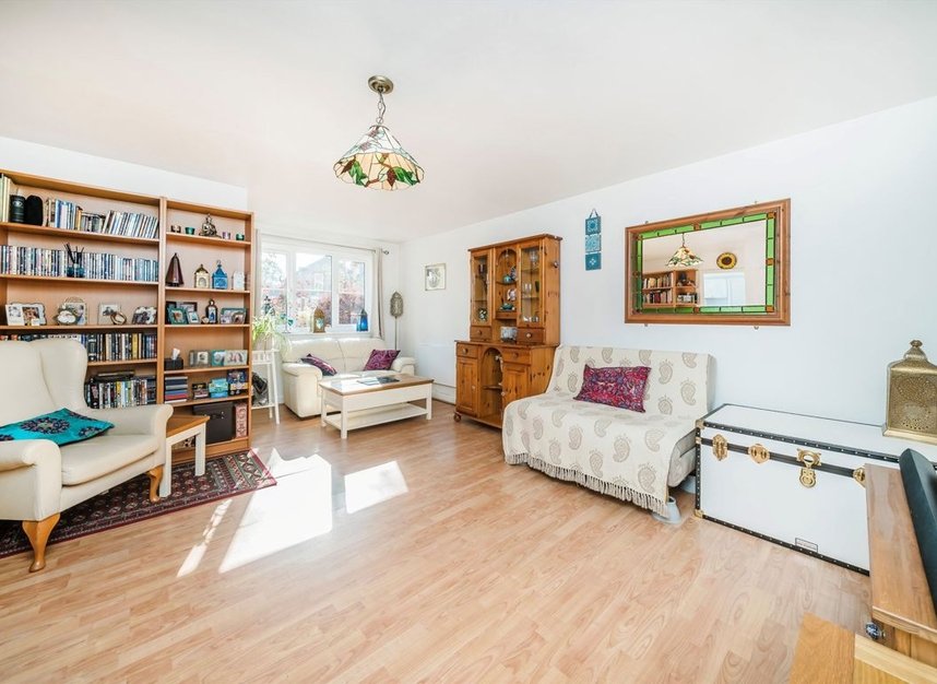 Properties for sale in Winery Lane - KT1 3GF view2