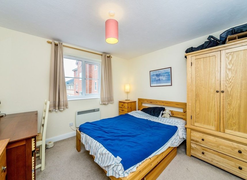 Properties for sale in Winery Lane - KT1 3GF view4