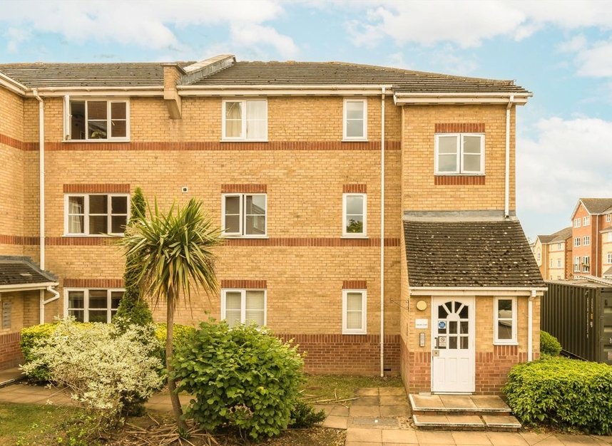 Properties for sale in Winery Lane - KT1 3GF view1