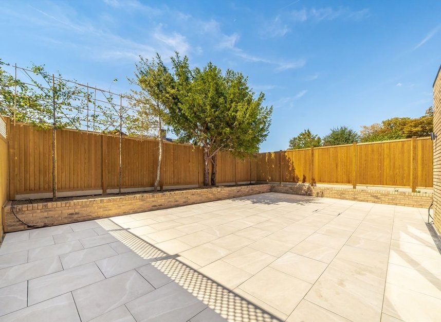 Properties for sale in Winston Close - SW20 9DT view5