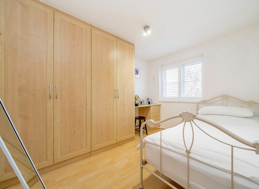 Properties for sale in Winterburn Close - N11 3DJ view5