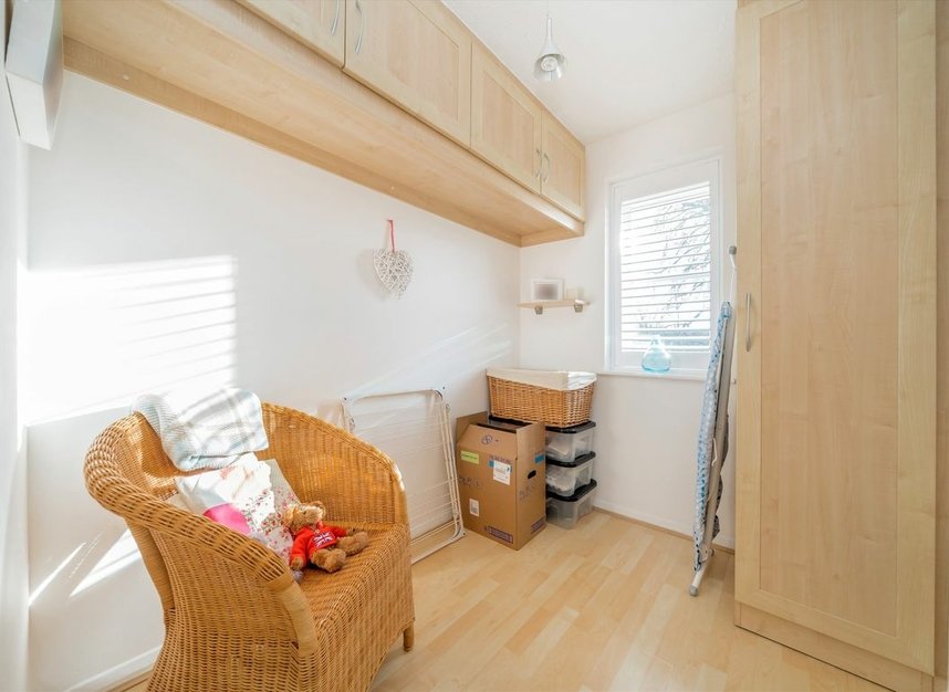 Properties for sale in Winterburn Close - N11 3DJ view6