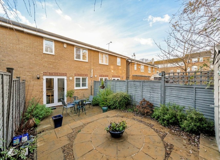 Properties for sale in Winterburn Close - N11 3DJ view7